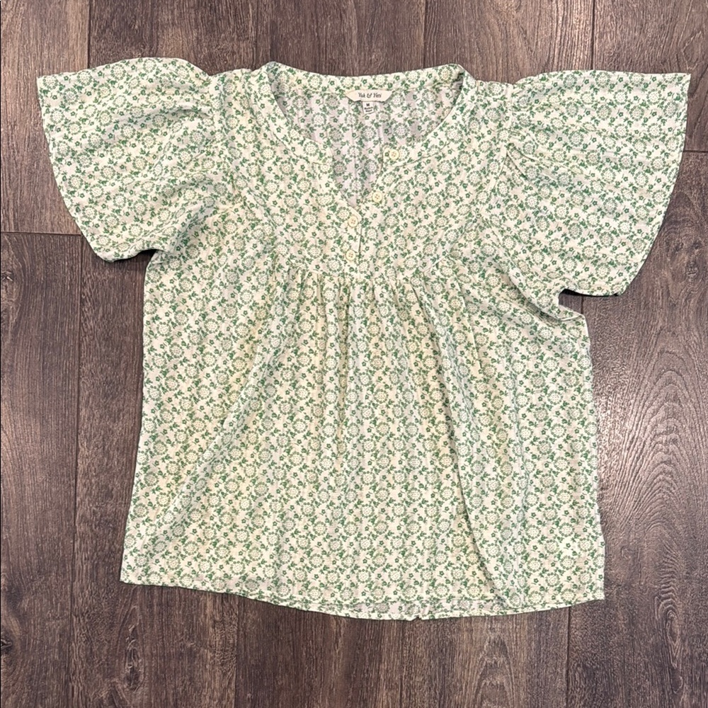 Elegant Green Patterned Blouse